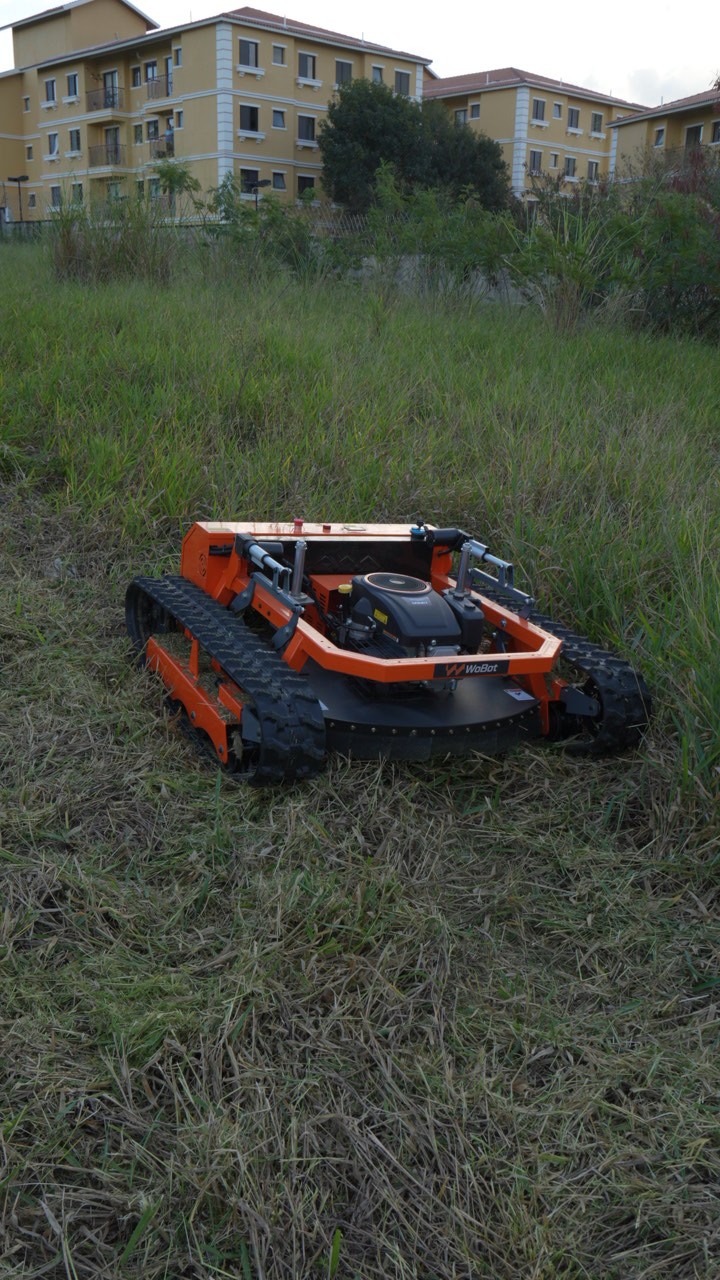 Frota de roçadeiras WoBot em operação